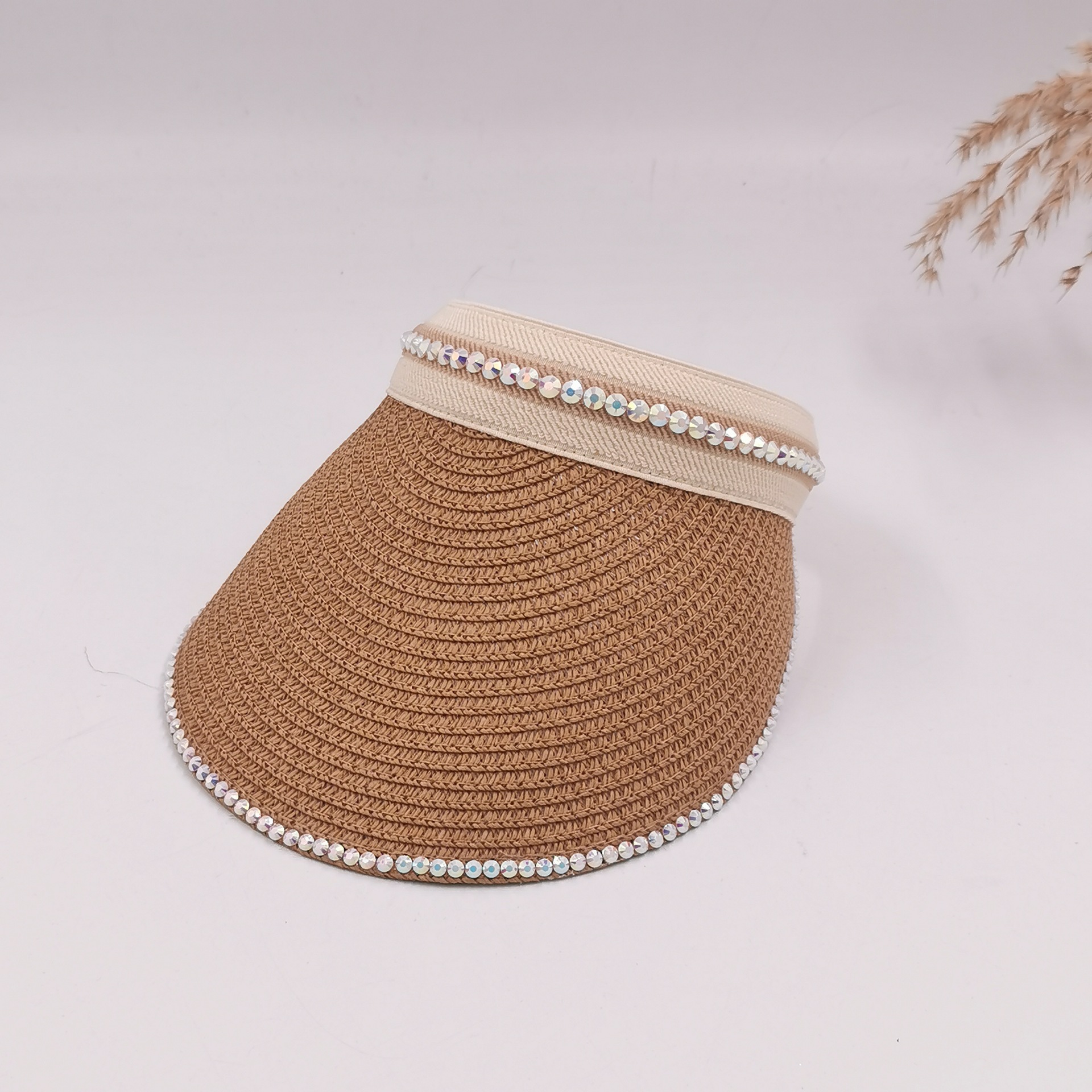 The new Korean version of the "Encrypted Diamond" with a unique and elegant style, featuring sticky diamonds, offers a spring and summer outdoor casual hip-hop performance with a fully sparkling diamond ceiling