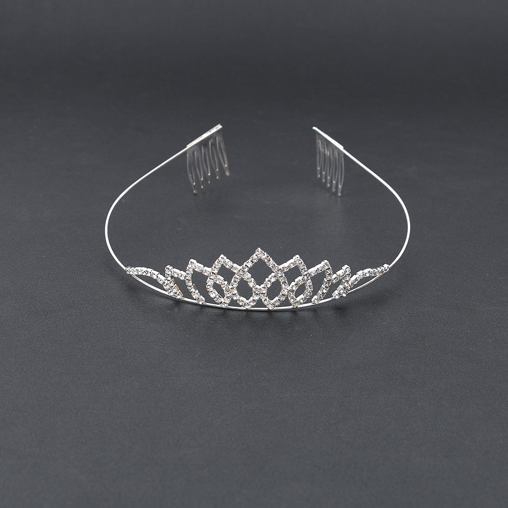 Water diamond bride, crown, hairband, cute princess, girl's hair accessory, hair comb, etiquette crown, little girl's hairpin, headwear Application Scenario
