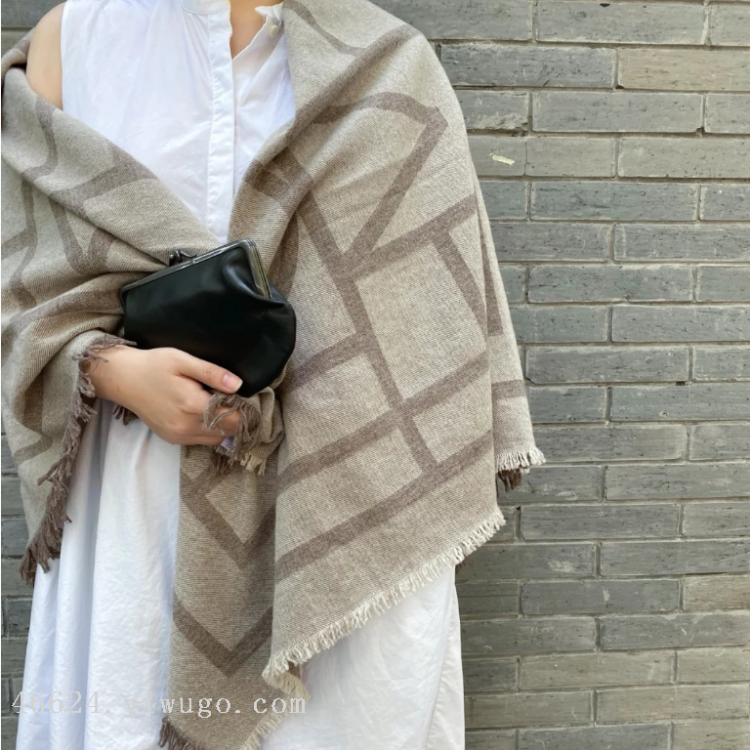 Cross-border scarf wholesale e-commerce live-streaming supply chain supply of the same style square scarves and shawls as TOT details Picture