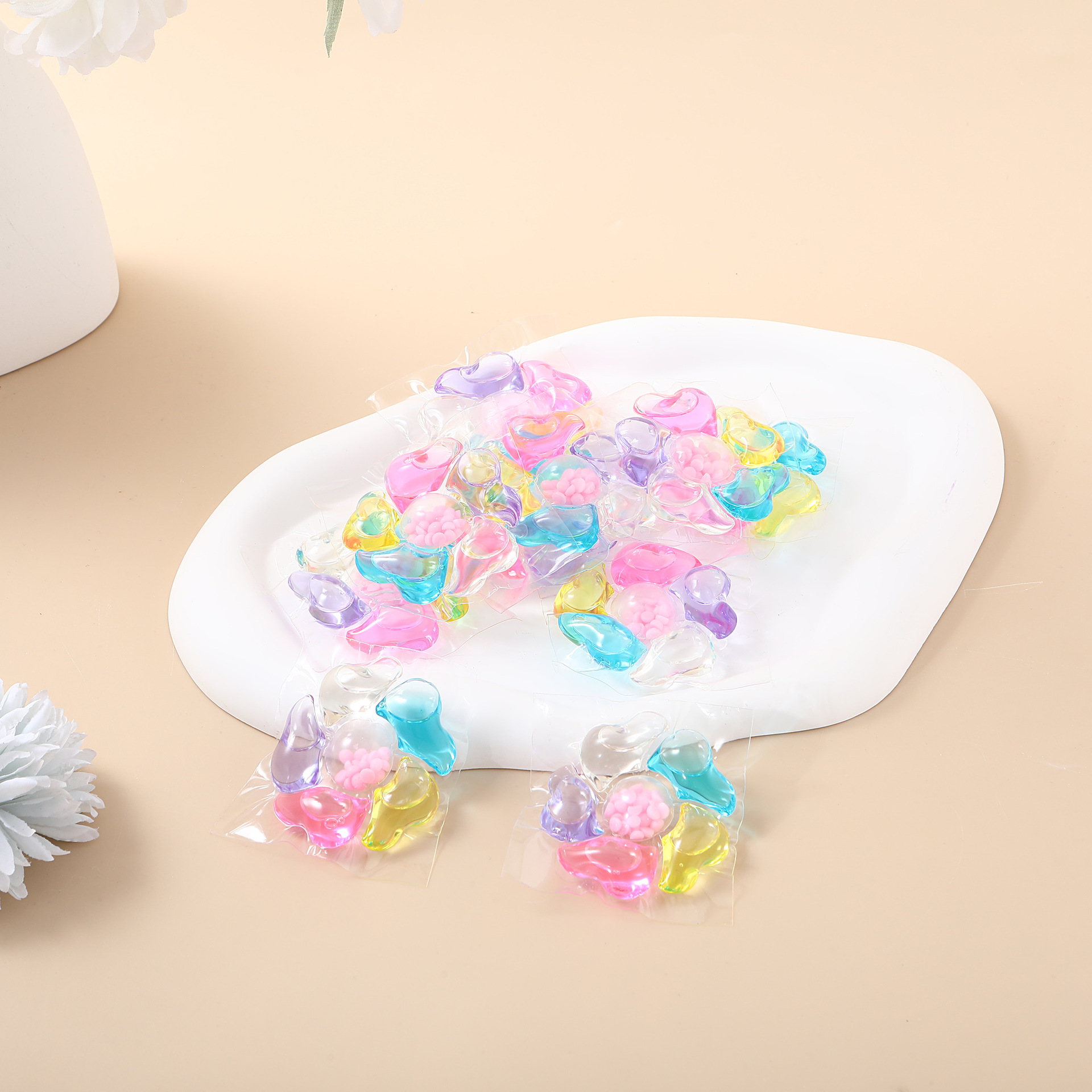 六合一洗衣凝珠持久留香去污柔顺留香珠洗衣珠洗衣液批发源头工厂产品图