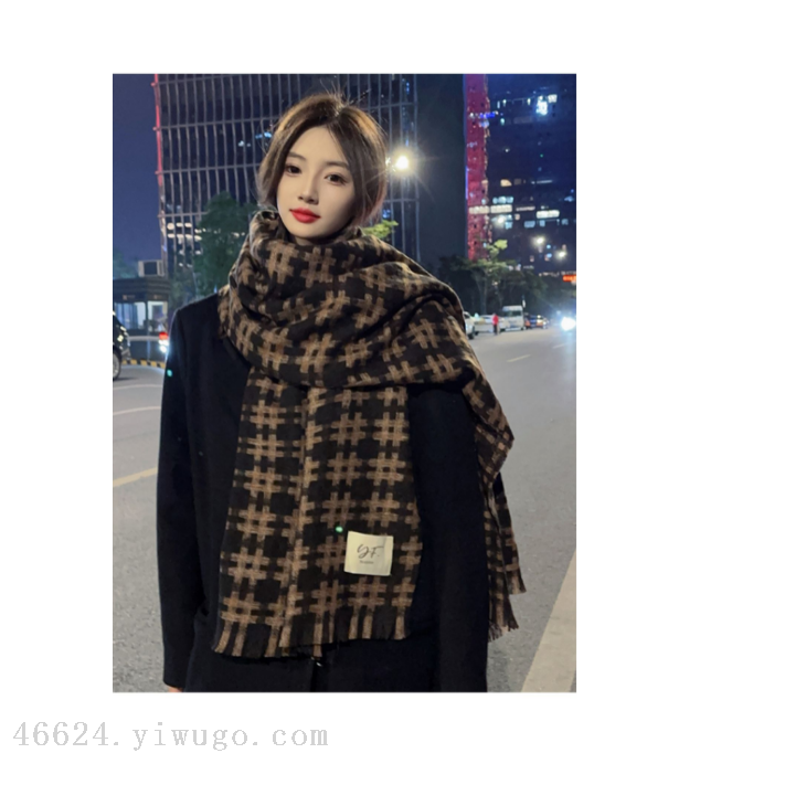 New cross-border scarves are available for live-streaming on e-commerce platforms, featuring a fashionable checkered pattern
