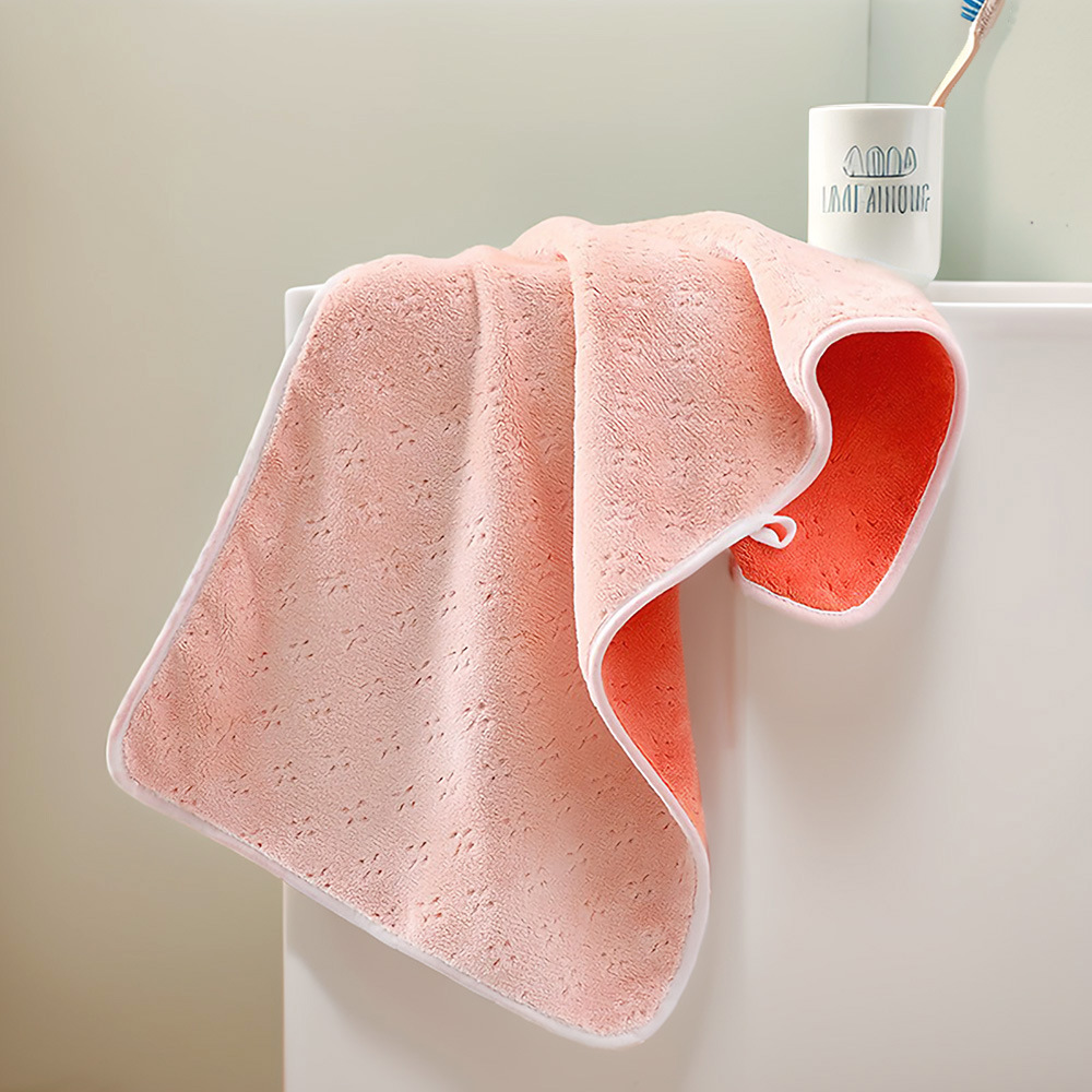 Thickened coral fleece towels, water-absorbing and color-blocking adult large towels, soft and quick-drying color-blocking gift towels, factory direct sales Item Picture