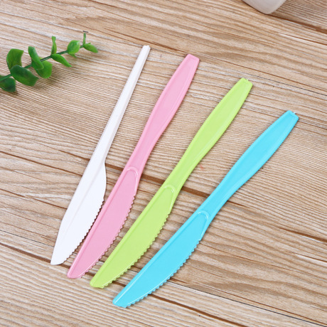 一次性独立装蛋糕磨砂刀实心锯齿塑料蛋糕托刀西餐小刀批发