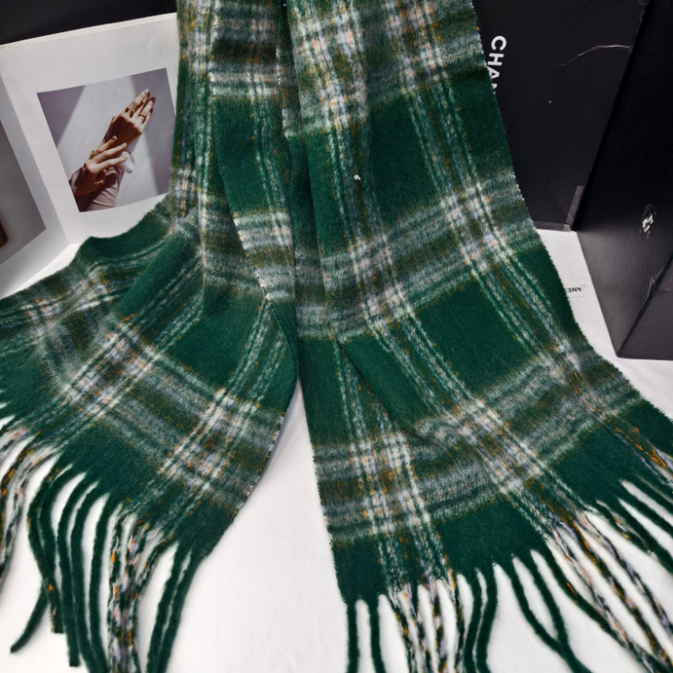 Cross-border wholesale of scarves, e-commerce live streaming, supply chain, new order style, classic British check Application Scenario