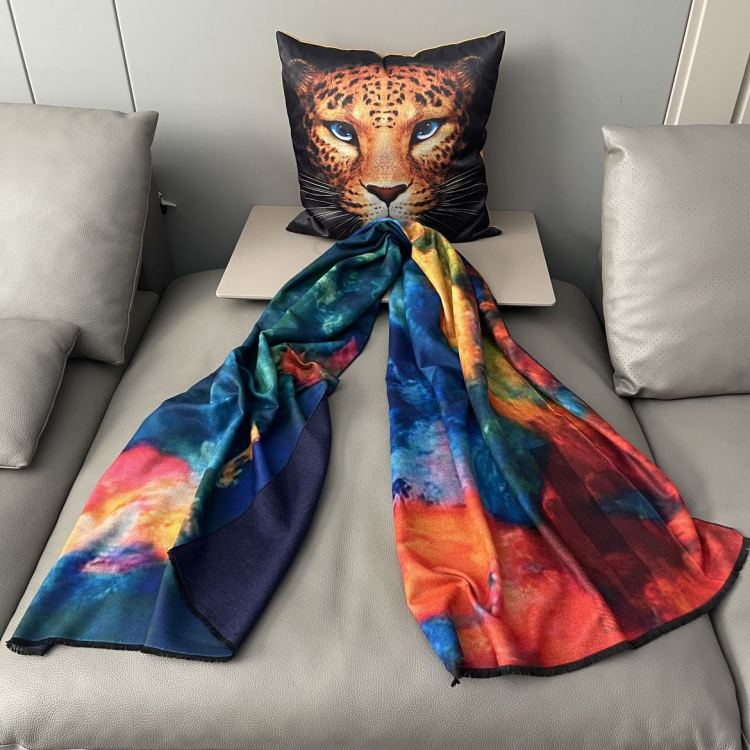 European and American printed faux cashmere shawls and warm cloaks, thickened ink-wash printed shawls and scarves in stock for warmth Application Scenario