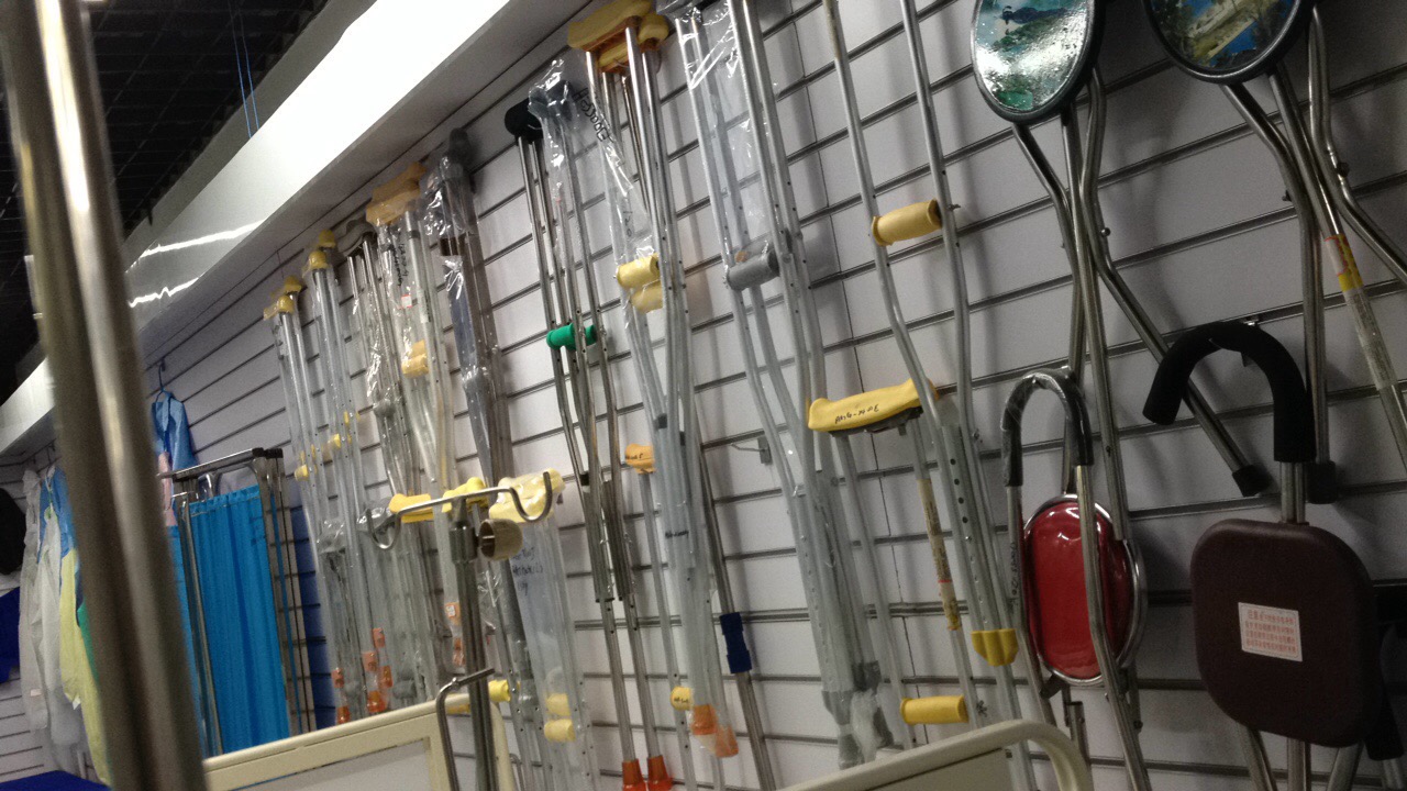 Medical axillary crutches, hand crutches, aluminum alloy crutches, double crutches, telescopic crutches, height-adjustable medical devices Specification drawing