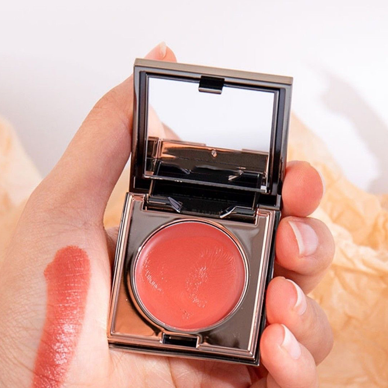 The moisturizing cream blush is light and has a pinkish formula, making it suitable for daily makeup that naturally glows full image