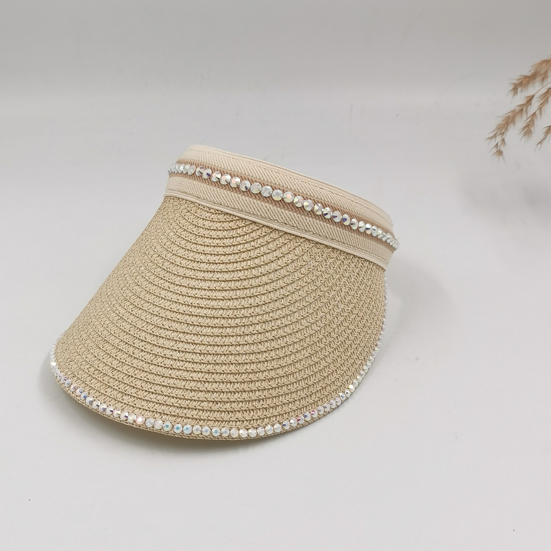 The new Korean version of the "Encrypted Diamond" with a unique and elegant style, featuring sticky diamonds, offers a spring and summer outdoor casual hip-hop performance with a fully sparkling diamond ceiling details Picture