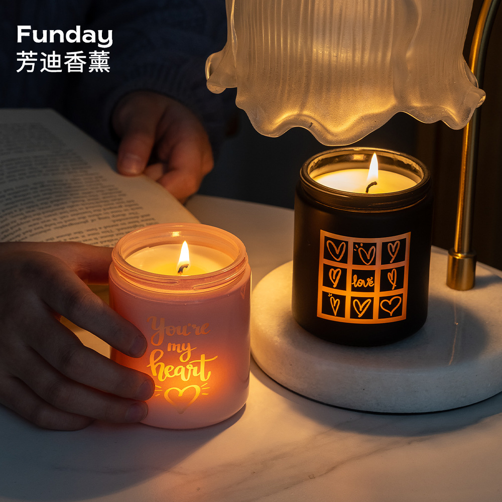 Nuevos productos transfronterizos luz LED incorporada grabado láser patrón de reconocimiento blanco tanabata san valentín premium buen olor vela perfumada