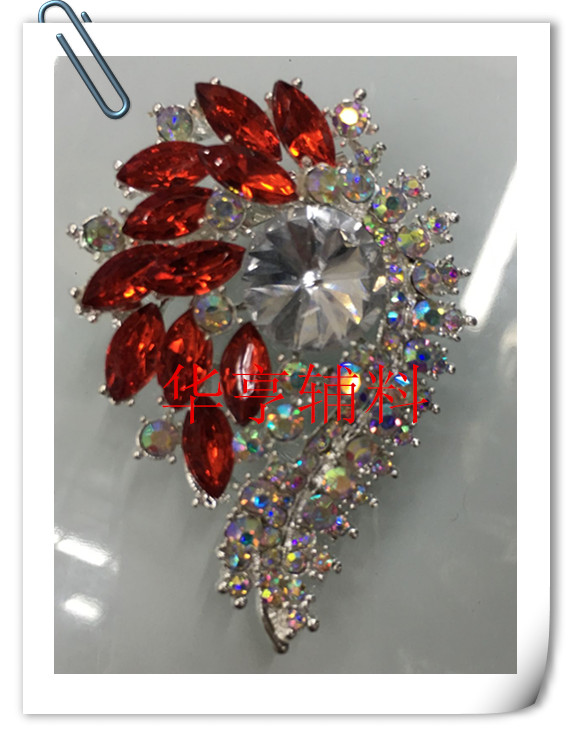 华亨五金服装辅料、沙发扣、胸花、发夹、纽扣、窗帘饰品、挂钩、挂球配件产品图