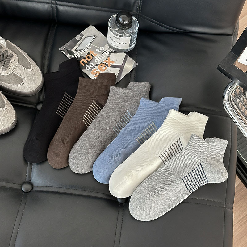 Wholesale of new Spring/Summer men's mesh thin boat socks that won't fall off and cotton sweat-absorbing and breathable sports socks