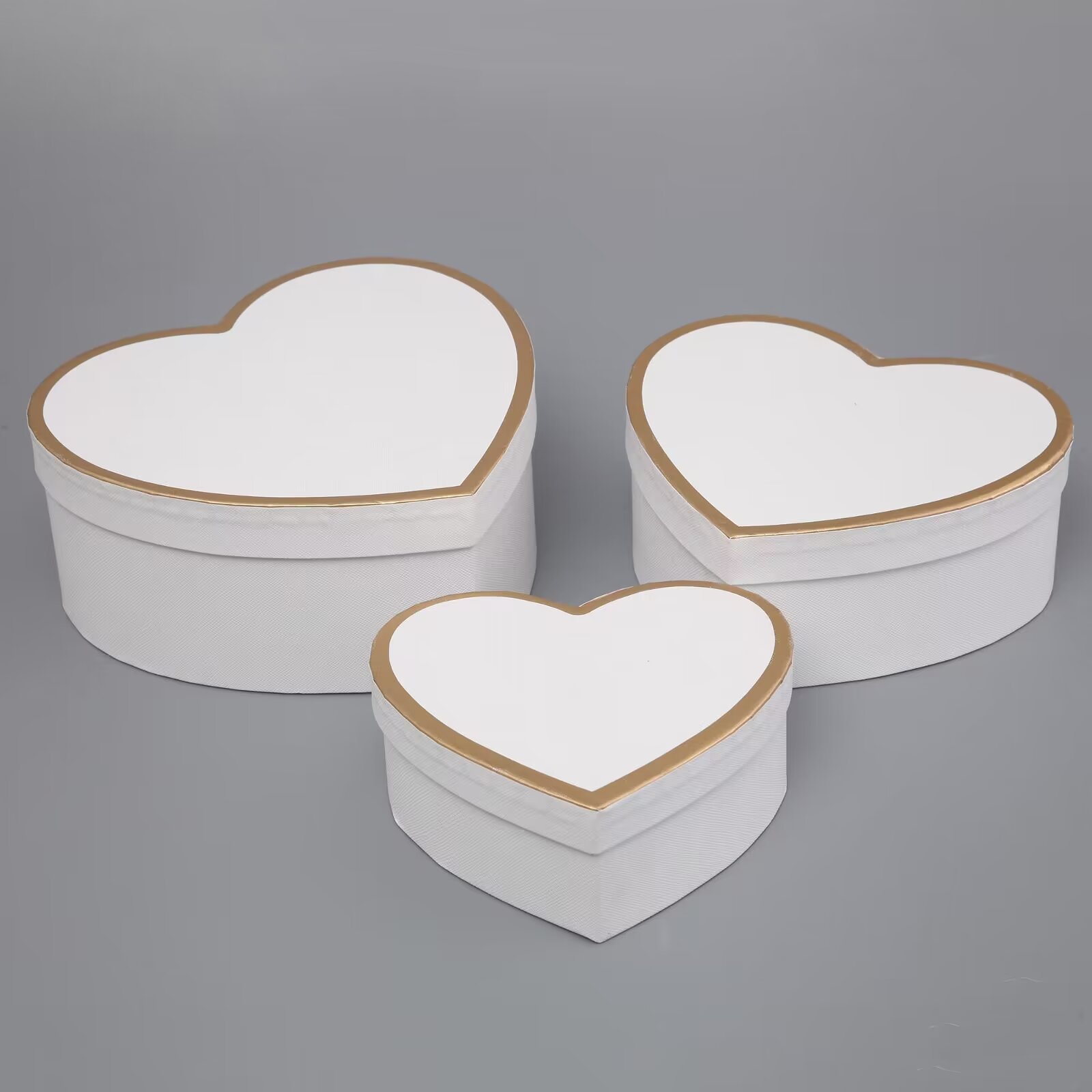 Heart-shaped gift box as a souvenir. The packaging box is exquisite. It's a gift box for your girlfriend's mother Item Picture