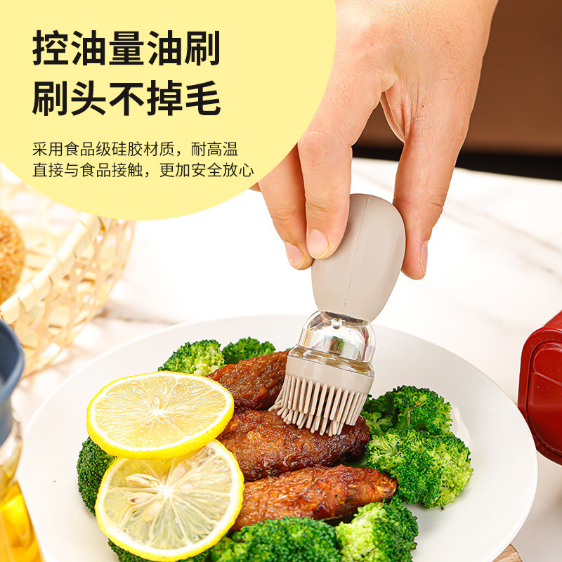 Spray oil bottle, kitchen glass, household oil sprayer, Japanese press-type edible oil spray, spray oil bottle in a mist form