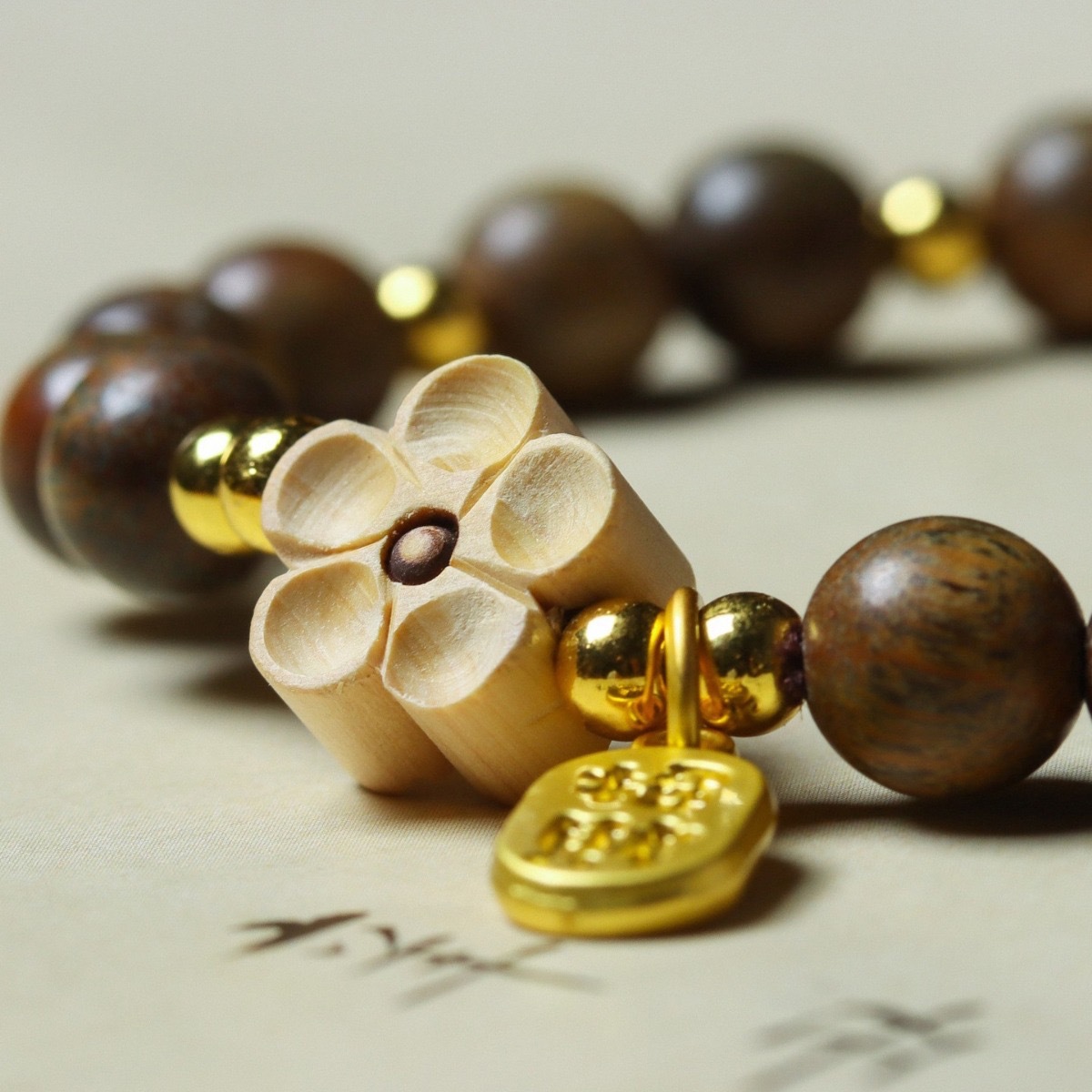 Ancient-style new Chinese-style green sandalwood peach blossom bracelets, student cultural and artistic bracelets wholesale, wooden belt treasure DIY, night market stall Specification image