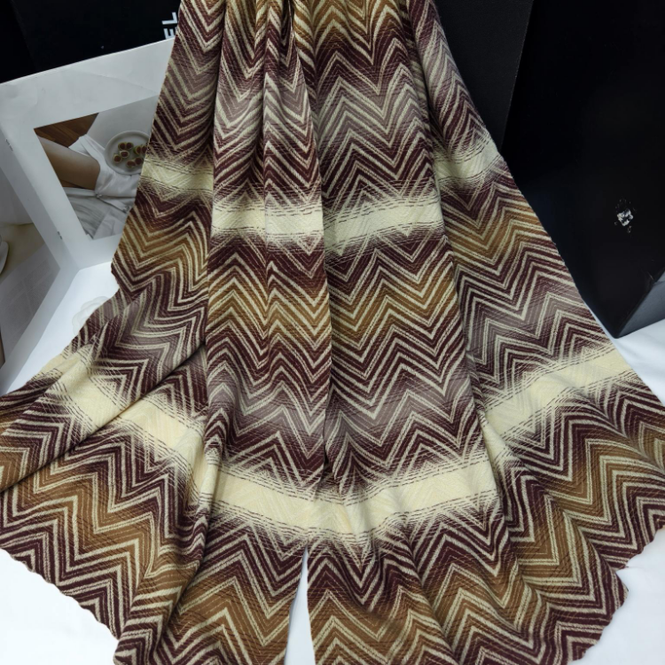 Bufandas transfronterizas comercio electrónico al por mayor suministro de cadena de suministro en vivo nuevos diseños jacquard ondulada borlas y bolas de pelo Specification image