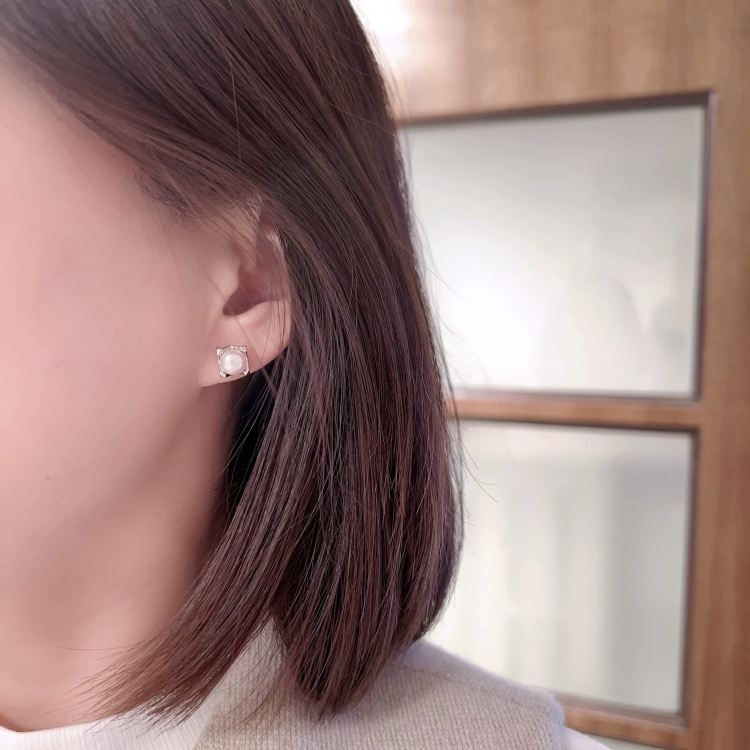 Yunyi Shijia 925 pure silver natural pearl Stud earrings are exquisite and compact, with a trendy and fashionable M-shaped design that exudes a sense of style and is versatile. New 2026 style Specification image
