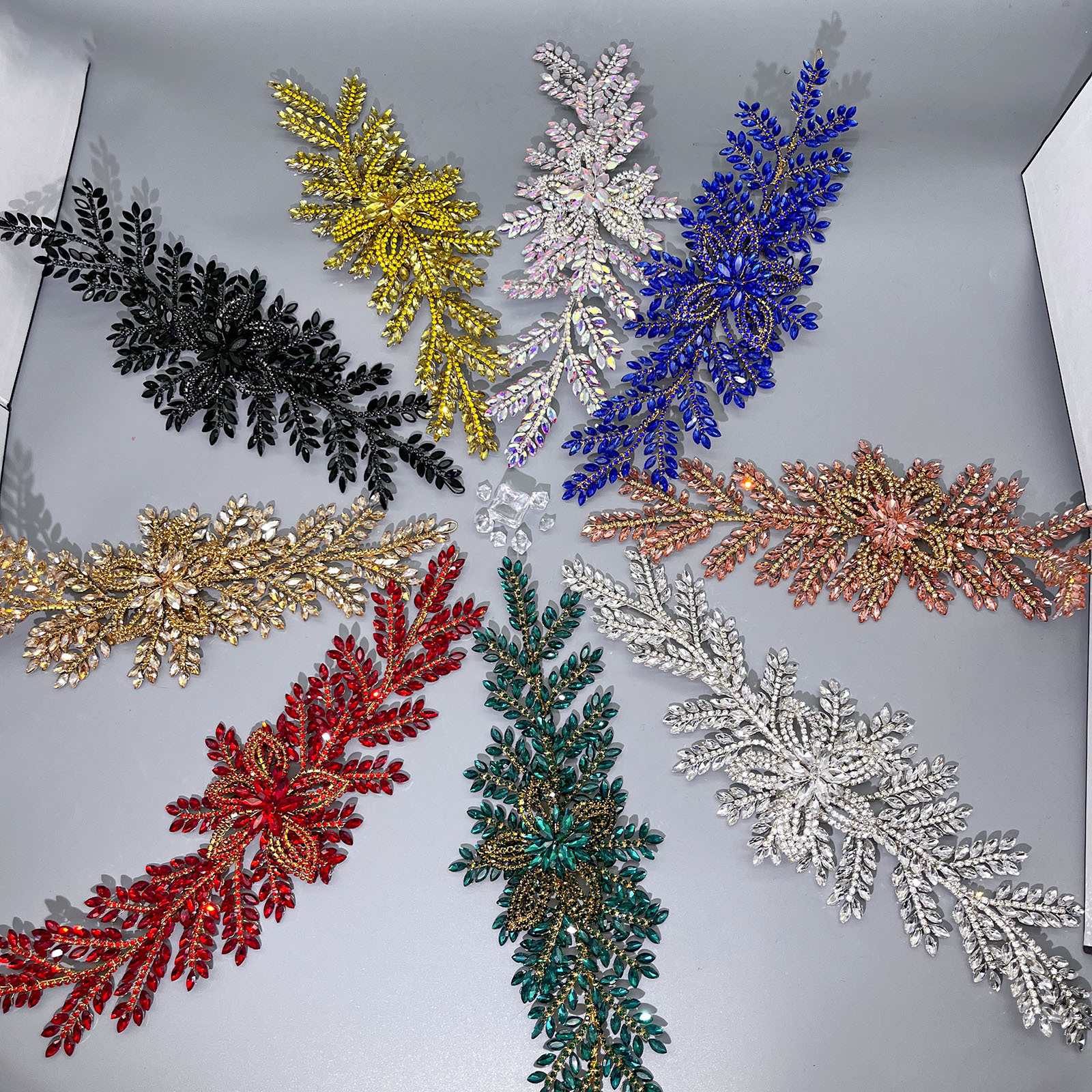 2025 Handcrafted rhinestone Bridal headwear, Heavy diamond-encrusted leaf and flower Wedding hair accessory DZ135 details Picture