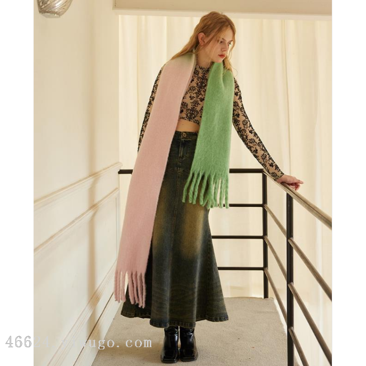 Cross-border wholesale of 68 thick beard series new wool hand-painted gradient scarves in stock, e-commerce supply details Picture