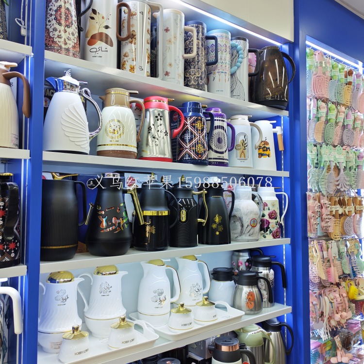 Colorful stainless steel large-capacity car insulated water cup, titanium gold car cup, insulated cup, car cup, heat and cold resistant Application Scenario