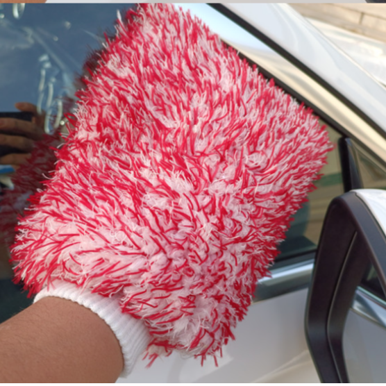 2023 new double-sided colored long and short pile coral pile car cleaning gloves, fine fiber cleaning car washing tools Application Scenario
