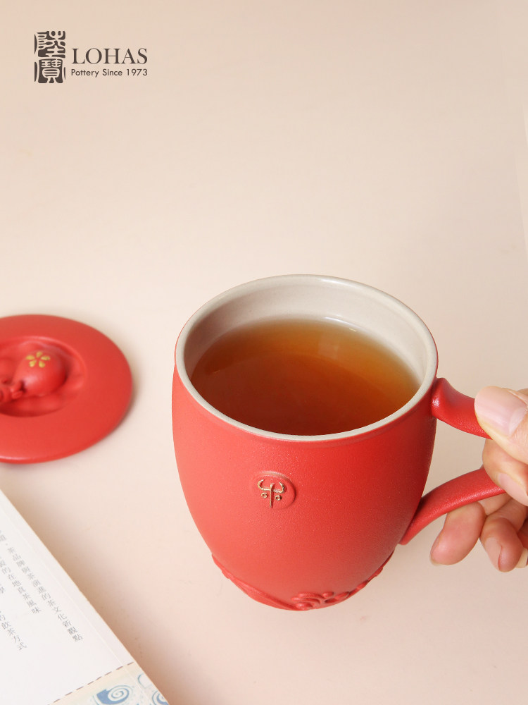 Lubao Flagship Store's Living Water lid cup, office water cup, large-capacity ceramic tea cup, gold-painted ox wealth gift mug details Picture
