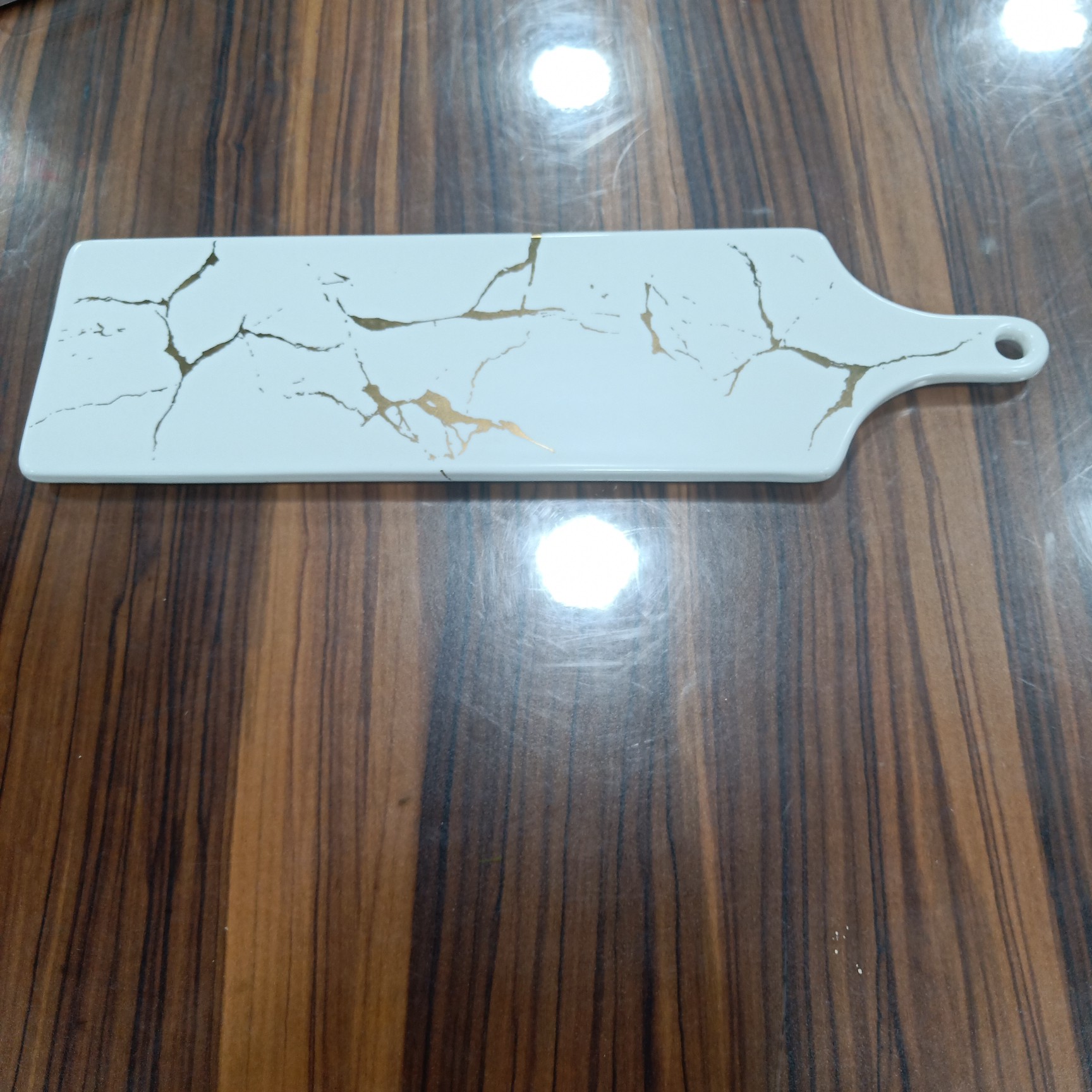 Nordic style marble-patterned black gold and white gold 16-inch long flat plate sushi plate with handle Application Scenario