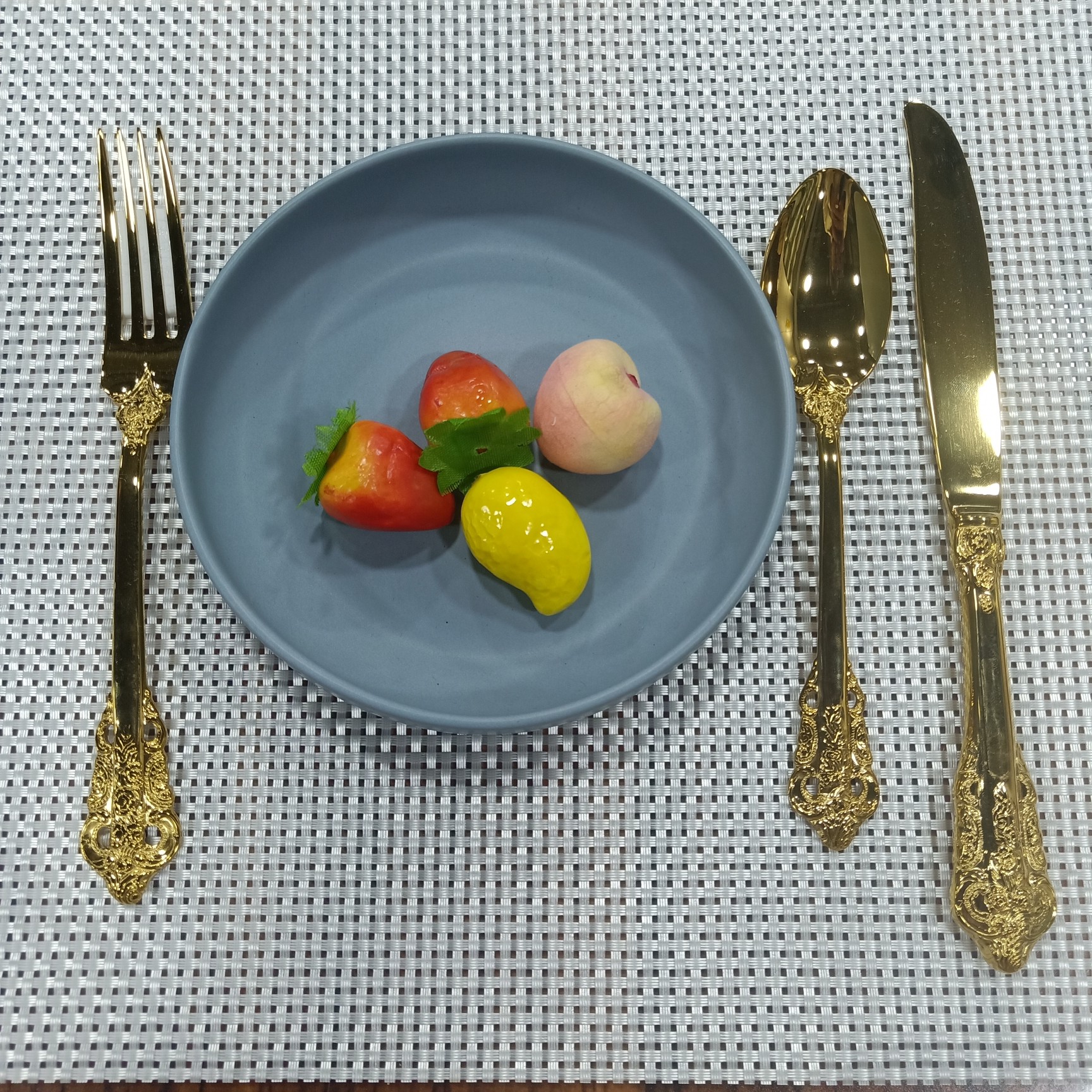 Nordic-style matte grey small plates, kimchi plates and cake plates