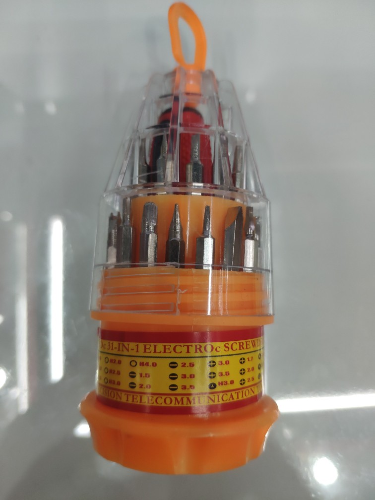 مجموعة مفك البراغي متعددة الأغراض من طراز Buster 31PC تحتوي على مجموعات صغيرة من نظارات مصغرة قادرة على إحداث تغييرات في شكل غريب