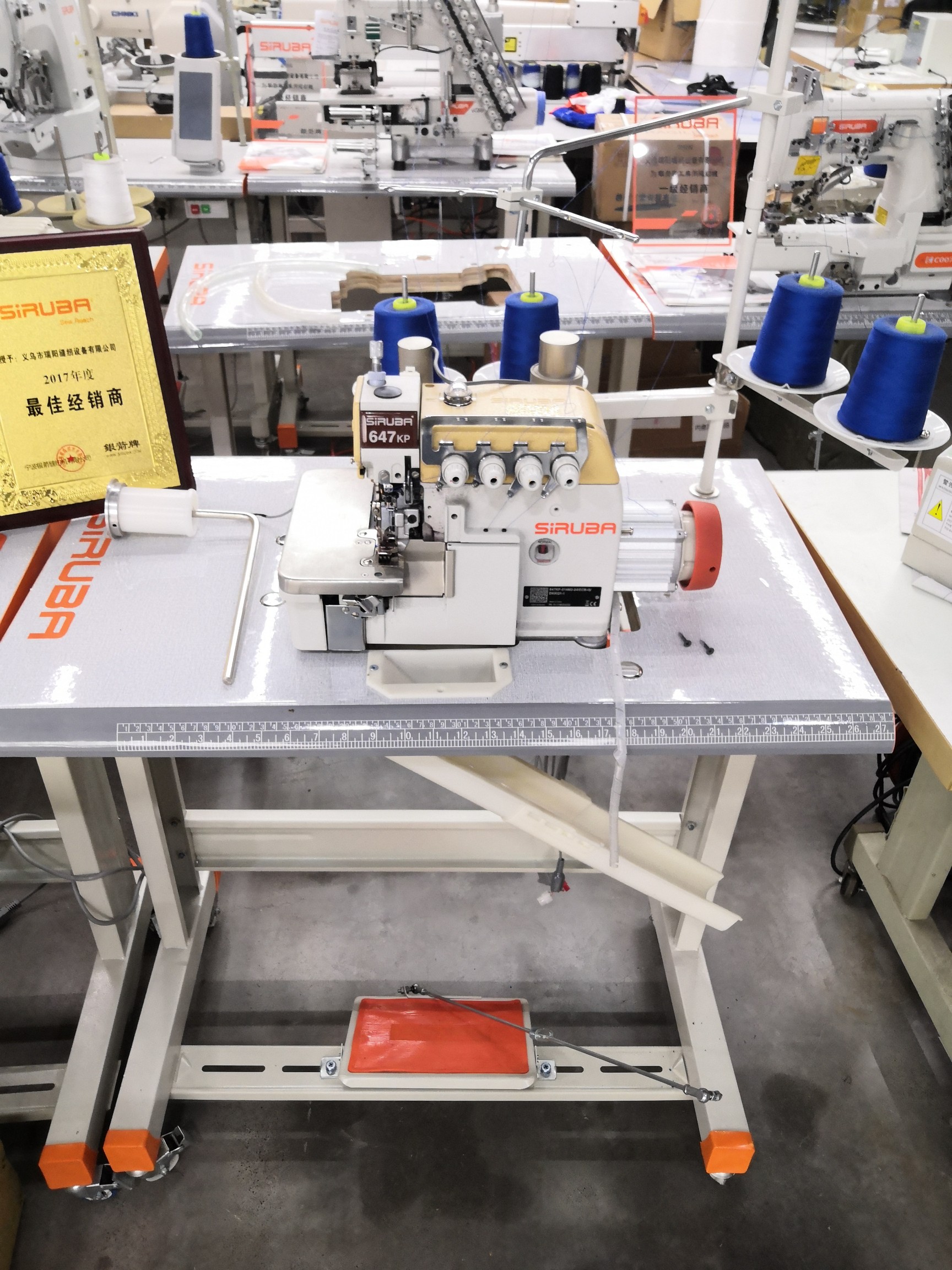 SIRUBA牌银箭牌自动剪线包缝机。台湾产质量可靠，用于各式服装包缝，欢迎选购。详情图1
