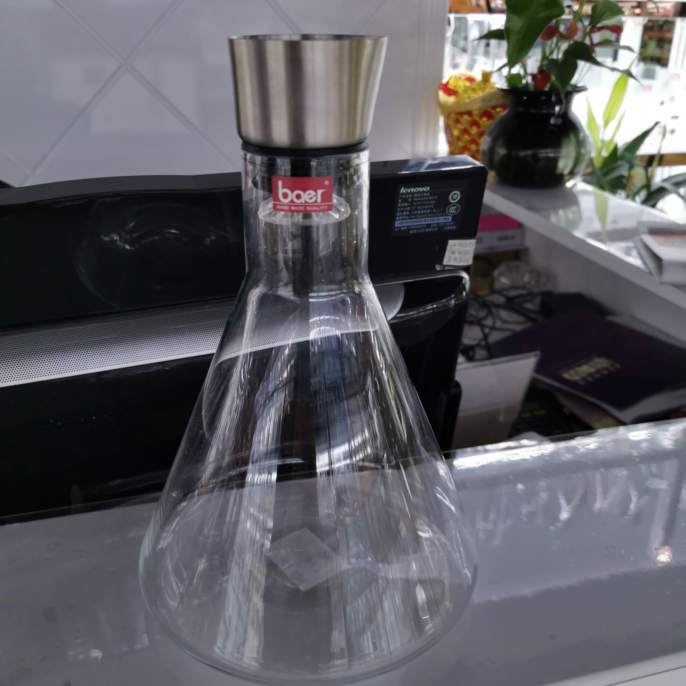 Crystal quick decanter is available for hotel, bar and home use. This season's new model is sold directly by the manufacturer in stock Specification image