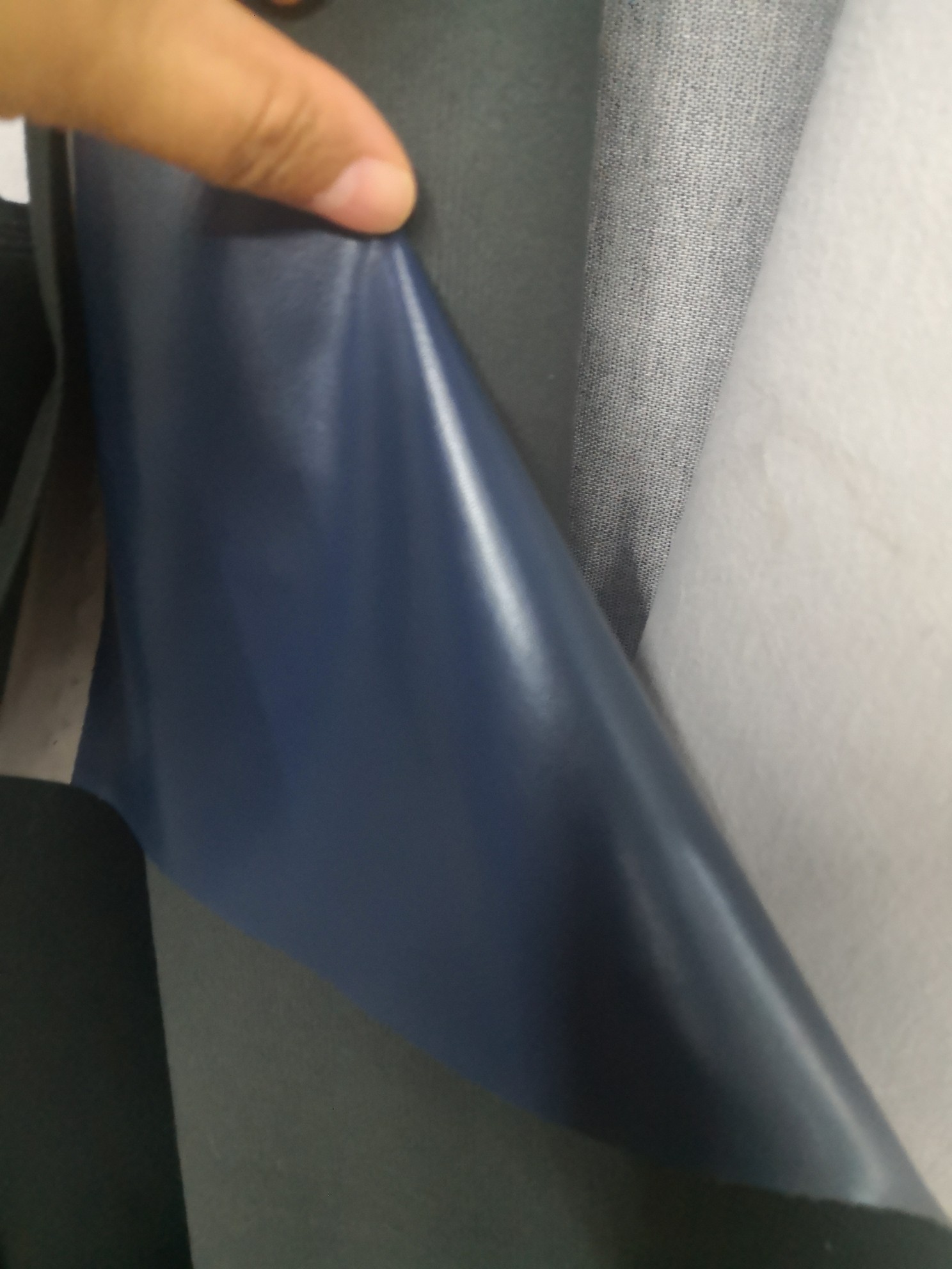 PU欧标细纹同底同色纳帕纹细节图