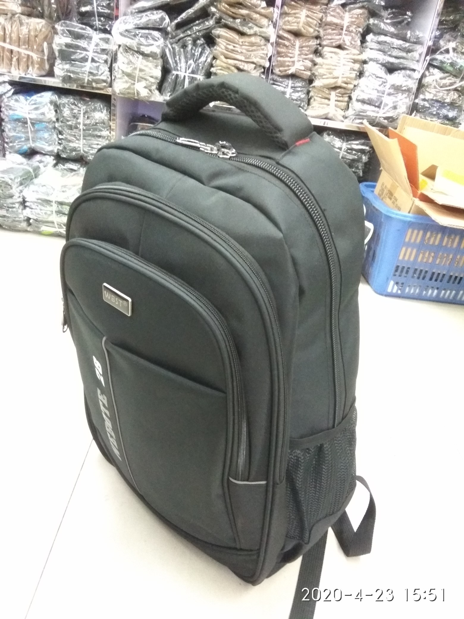 休闲款式双肩背包细节图