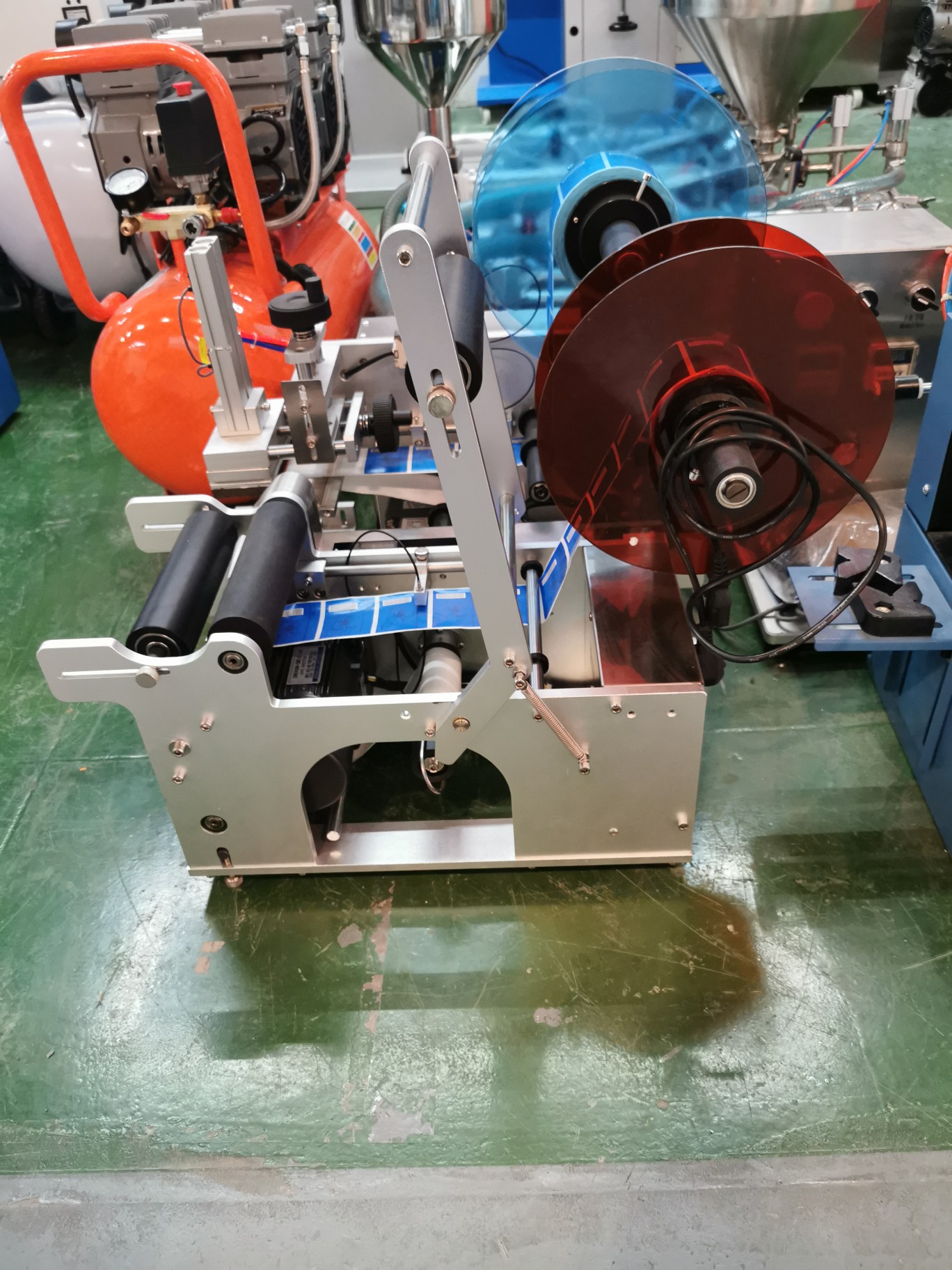 Labeling machine