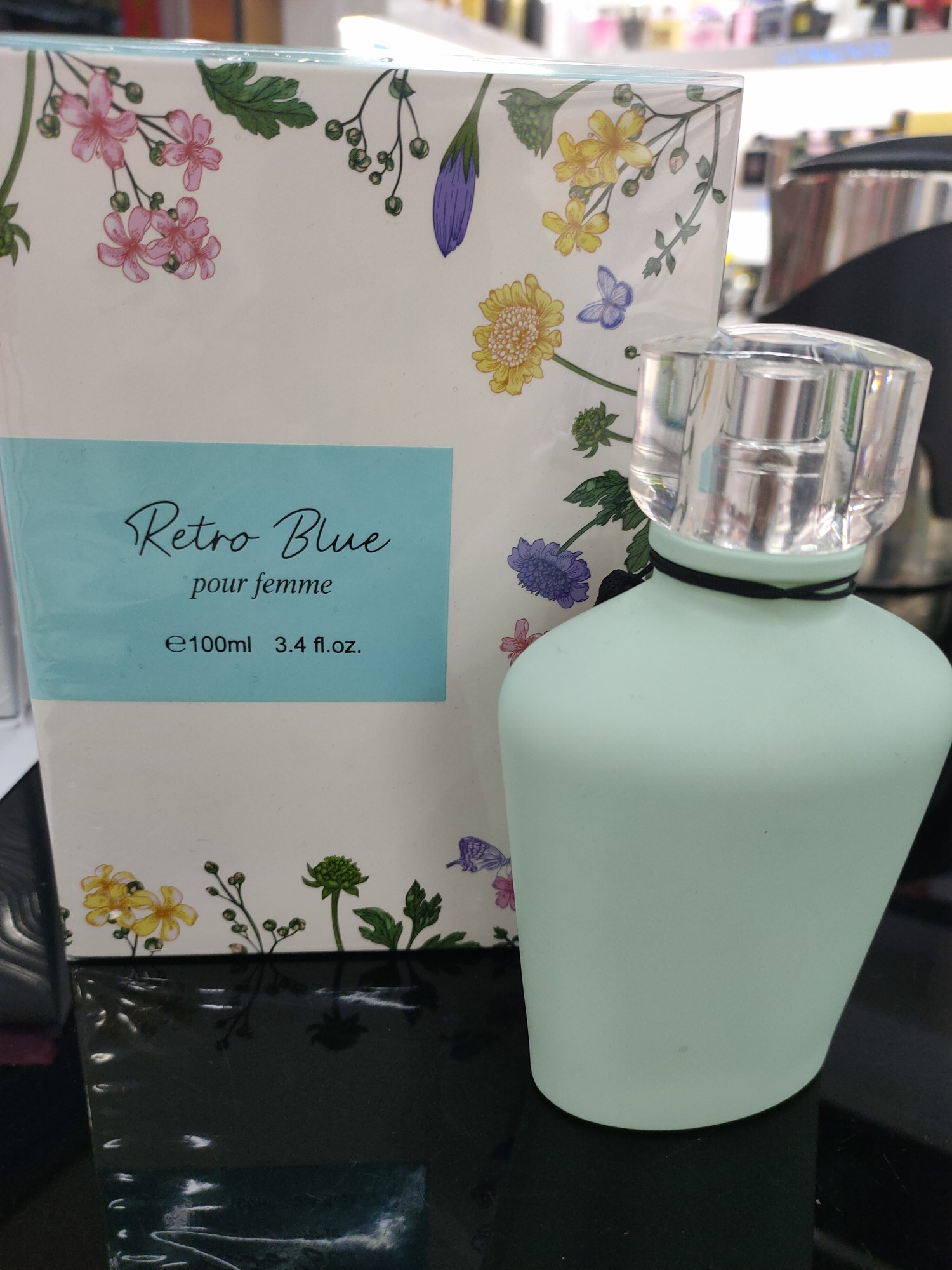 New eau de toilette with green bottle and glass bottle Specification image