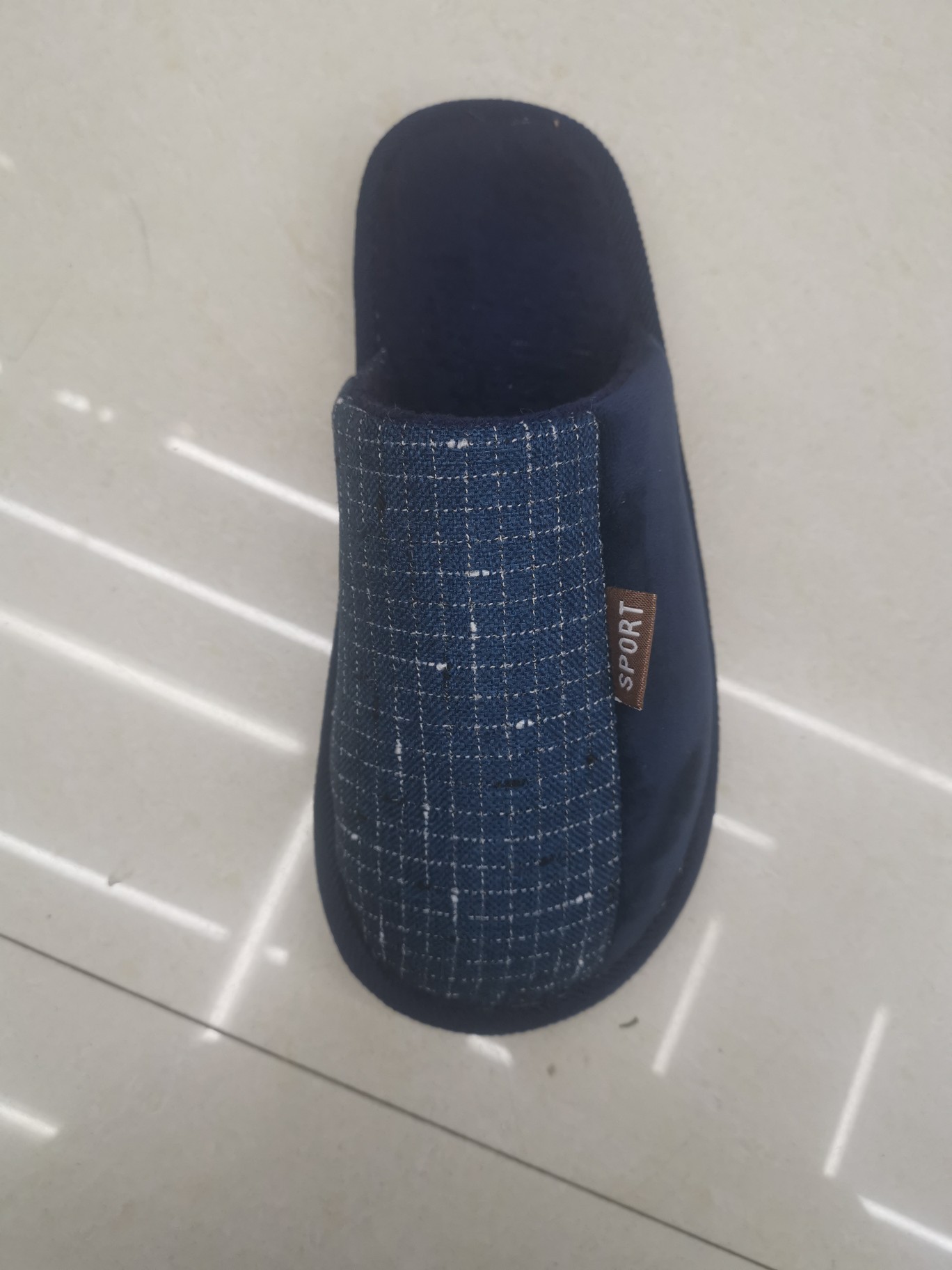 أحذية قطنية جديدة