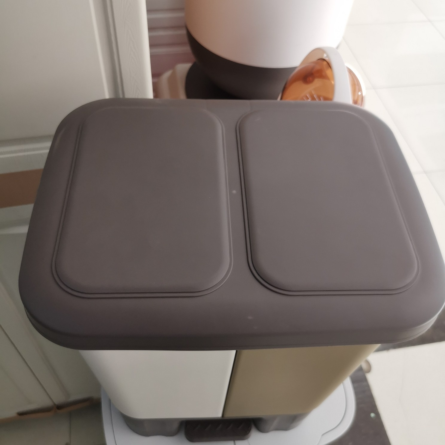 Garbage Can Household Toilet Toilet Living Room With Cover Kitchen Large Covered Foot Garbage Bucket Hand Paper Basket details Picture