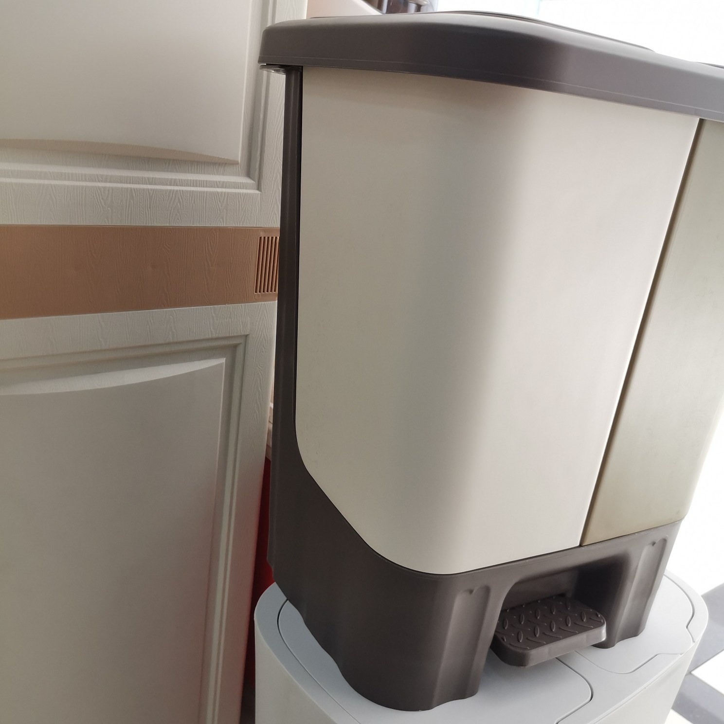 Garbage Can Household Toilet Toilet Living Room With Cover Kitchen Large Covered Foot Garbage Bucket Hand Paper Basket Specification drawing