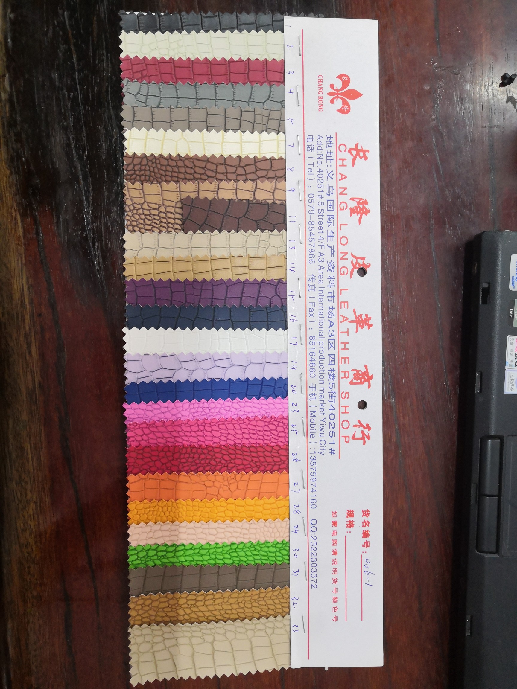 006-1小鳄鱼纹，适用于箱包，皮带，证件，鞋子，帽子，服装沙发等。