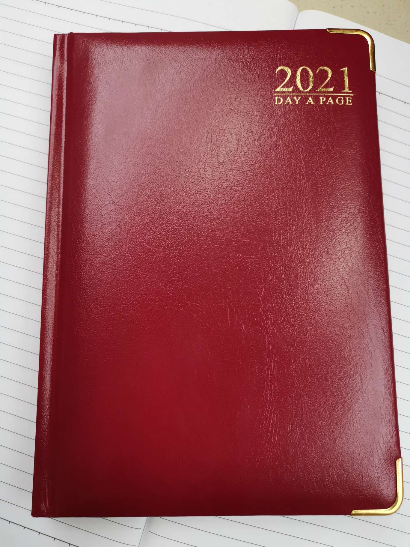 禹博工艺纸品办公文化2021年英文年历本，70克纸张，192张，一天一页。带金边，铜角