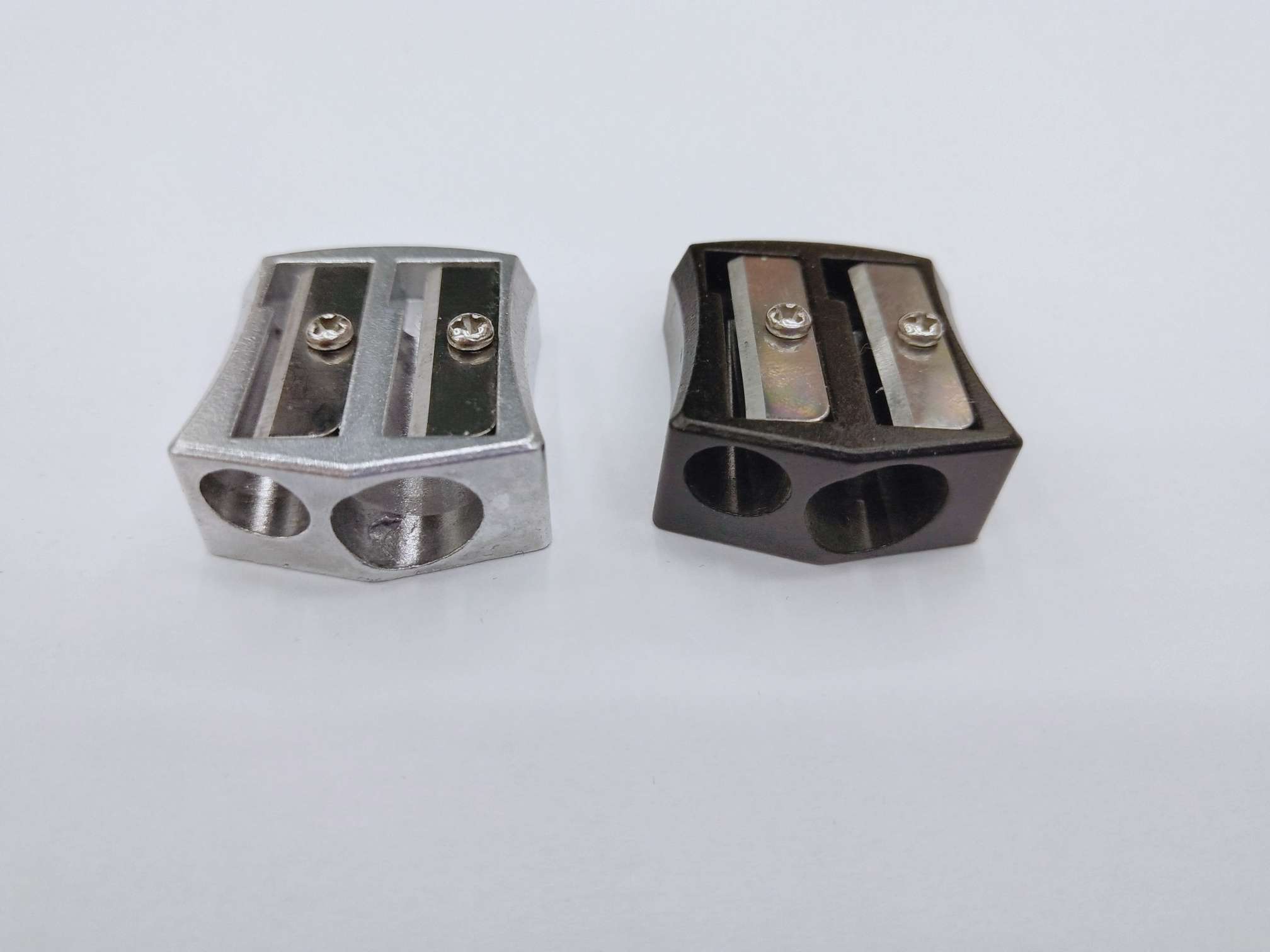 Aluminum alloy two-hole pencil sharpener mini pencil sharpener for children and primary school students with a pencil sharpener portable lovely metal small portable simple pencil sharpener small drawing color lead pencil sharpener pencil sharpener plane thumbnail
