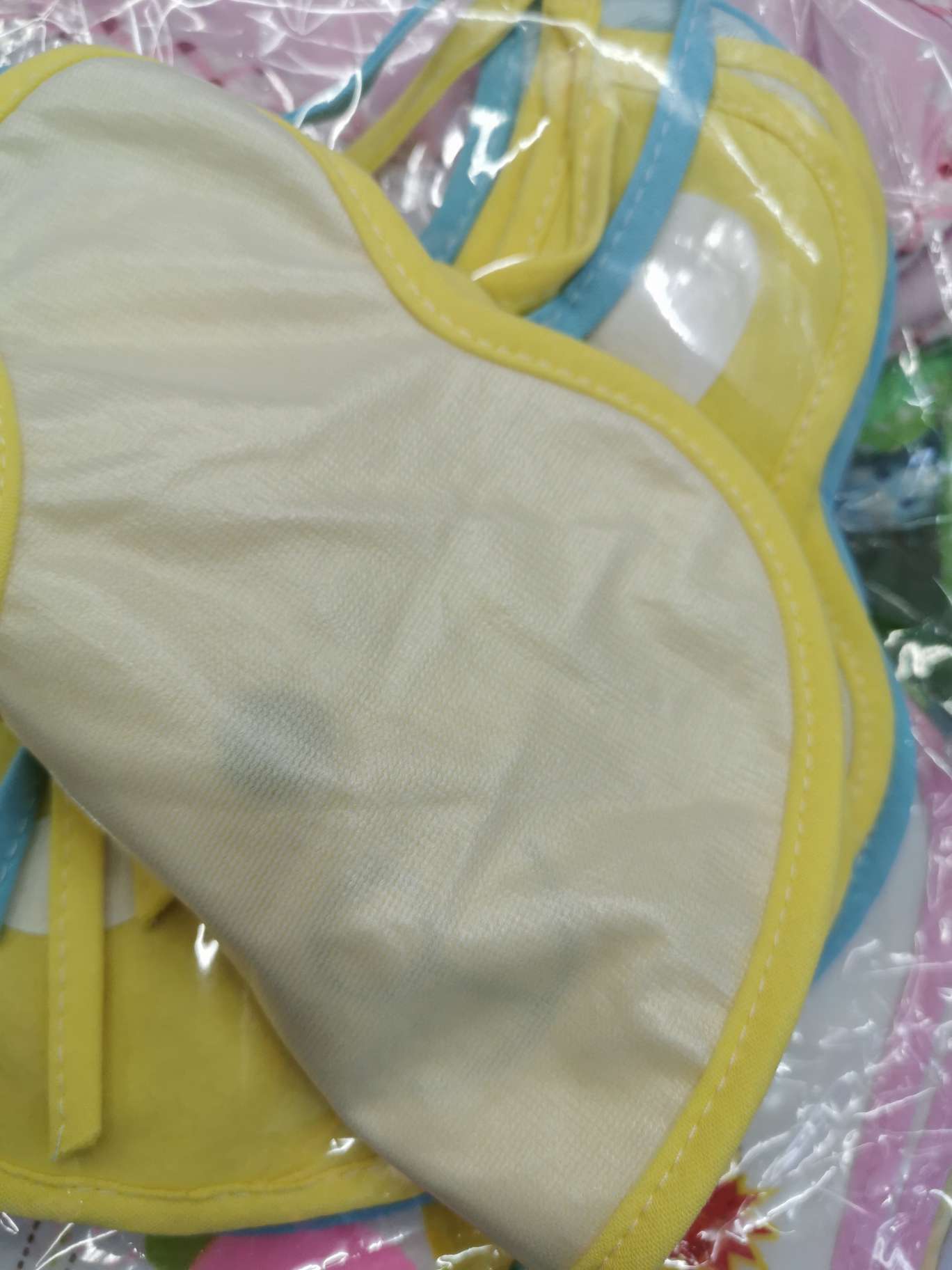 Saliva towel details Picture