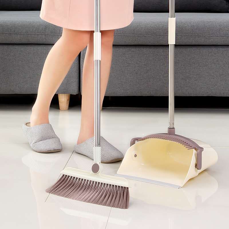 The broom set is a household broom and dustpan combination wonder. The broom head can rotate 180 degrees. If there is hair on the broom head, you can gently scrape it against the teeth of the dustpan. Each box contains 30 sets, with 15 sets in one inner box Item Picture