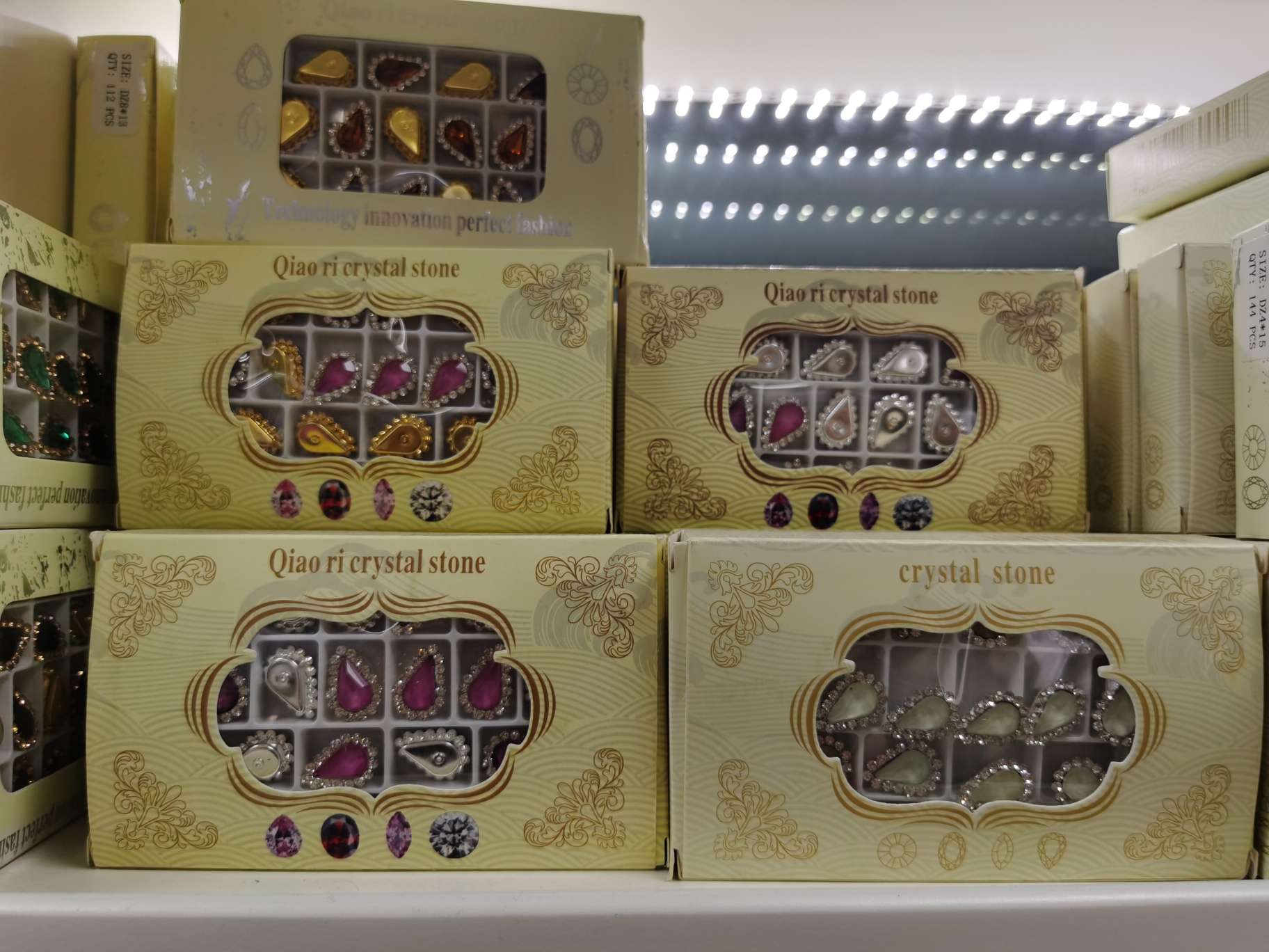 爪钻/水钻扣/太阳花钻扣白底实物图