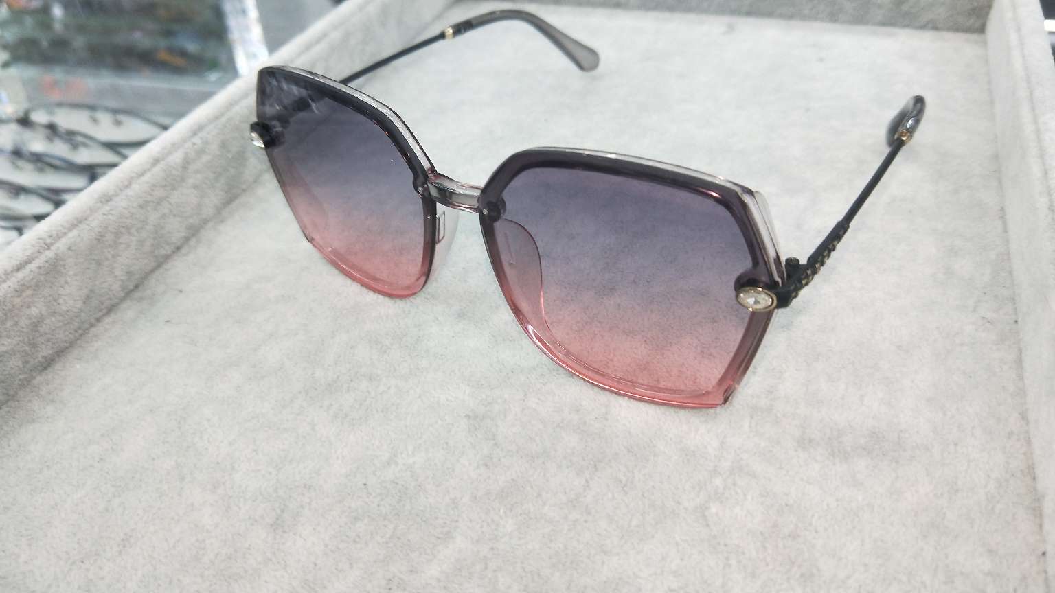 sunglasses thumbnail