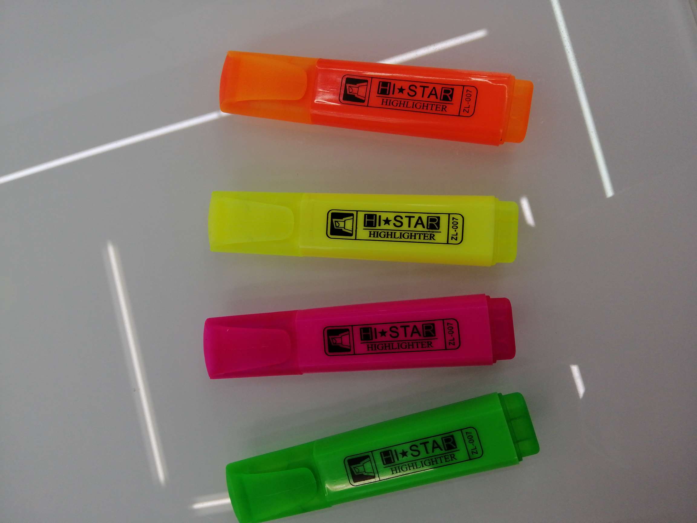 Yiwu Hanjia Stationery Writing Tools: 4 PVC bags, highlighter pens with large capacity for color writing details Picture