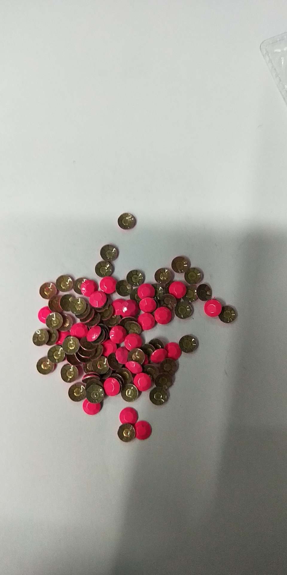 4mm 荧光梅红手工DIY服装首饰铝烫片细节图