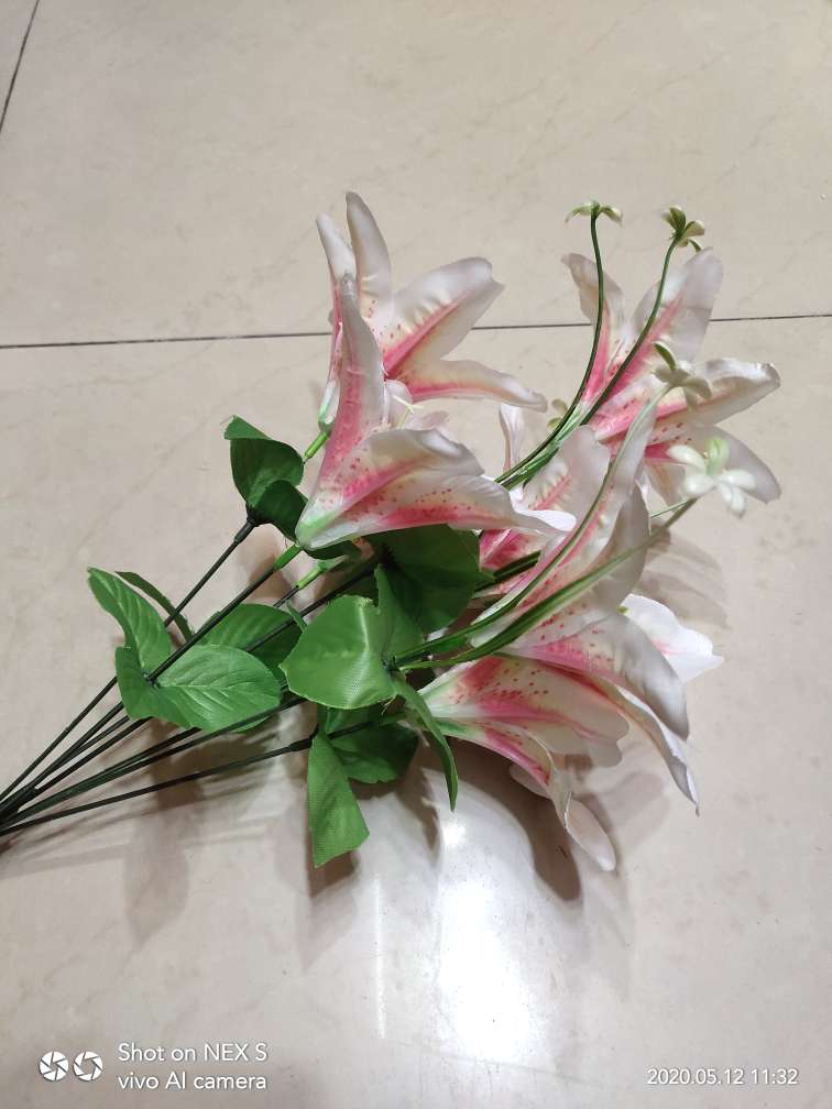 Factory direct sales with favorable prices and high-quality artificial flowers of 7-head lilies undefined