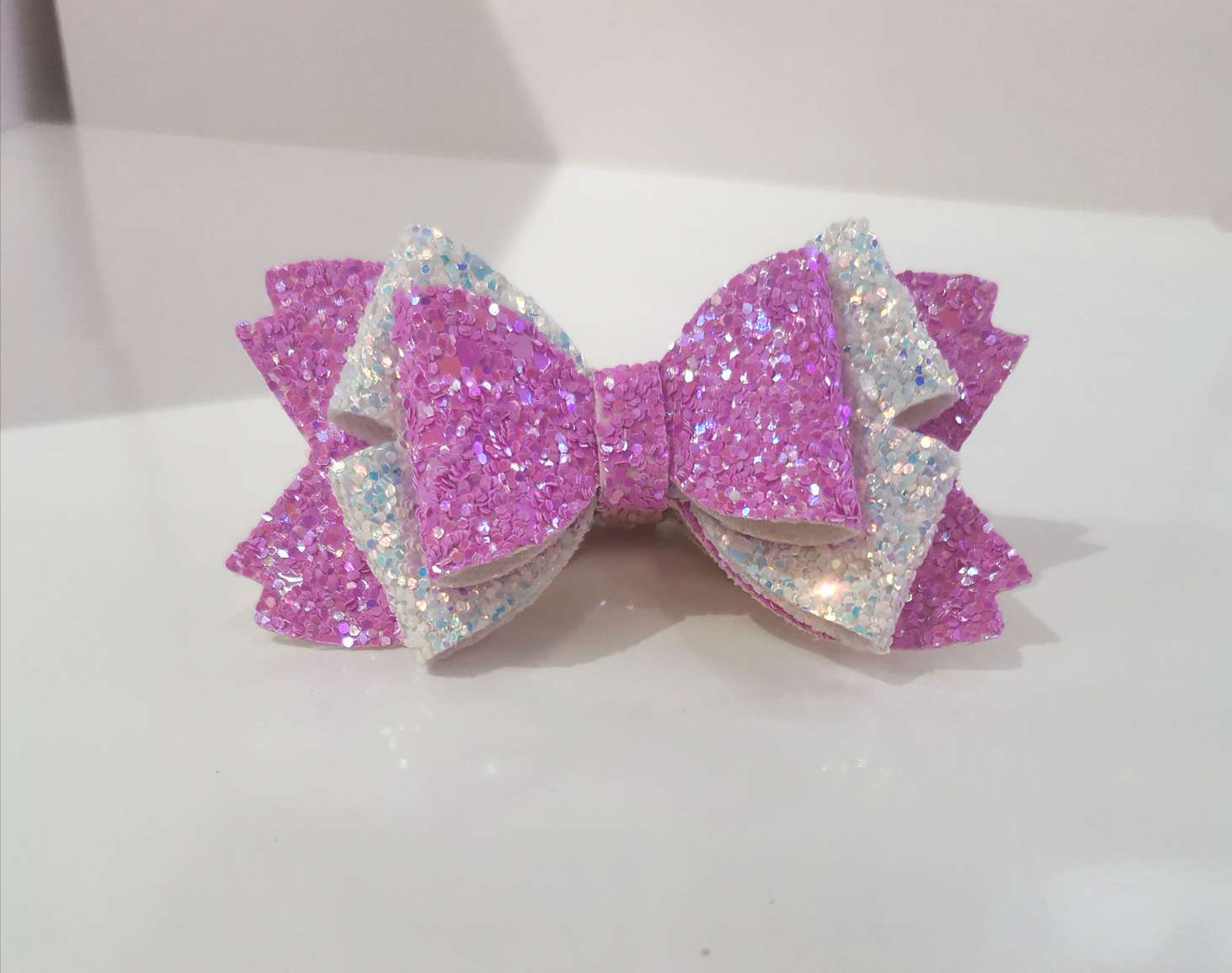 Ceramic tiles with three layers of four-leaf clover details Picture