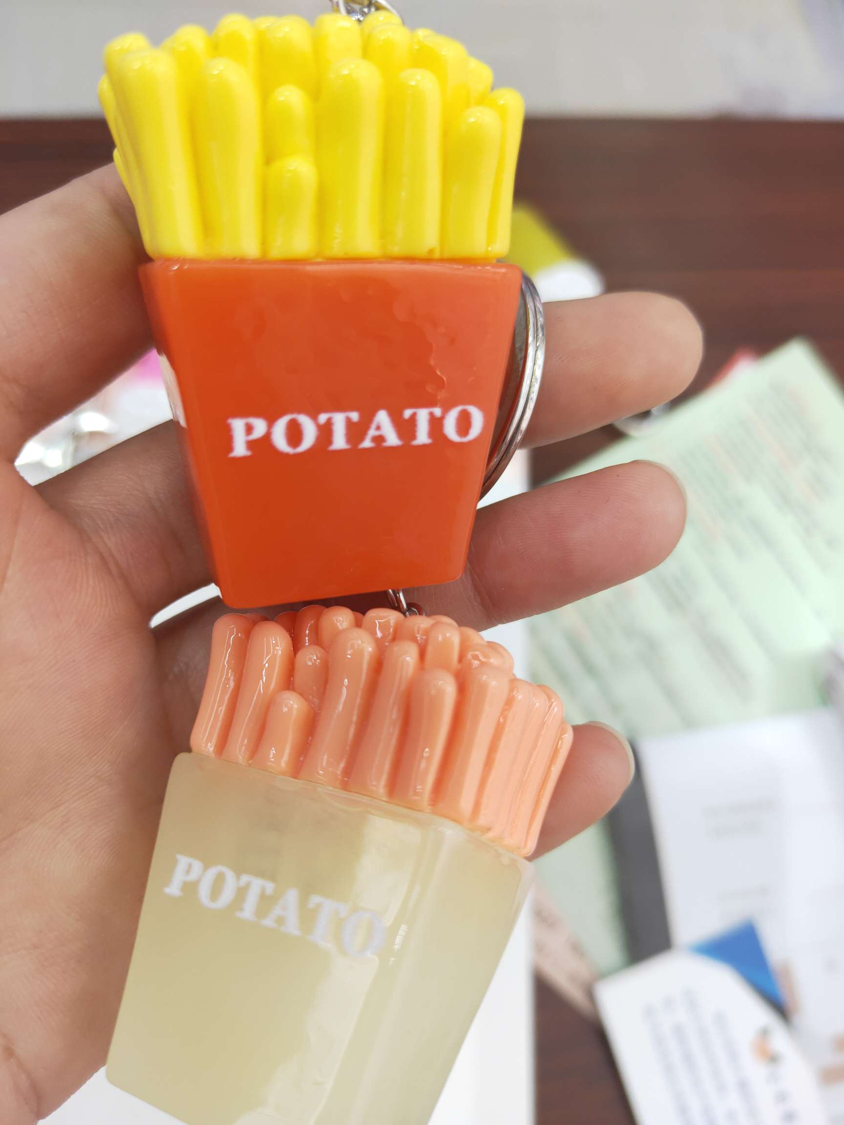 Delicate Chips Flash Light Key Chain Pendant Resin Accessories Specification drawing