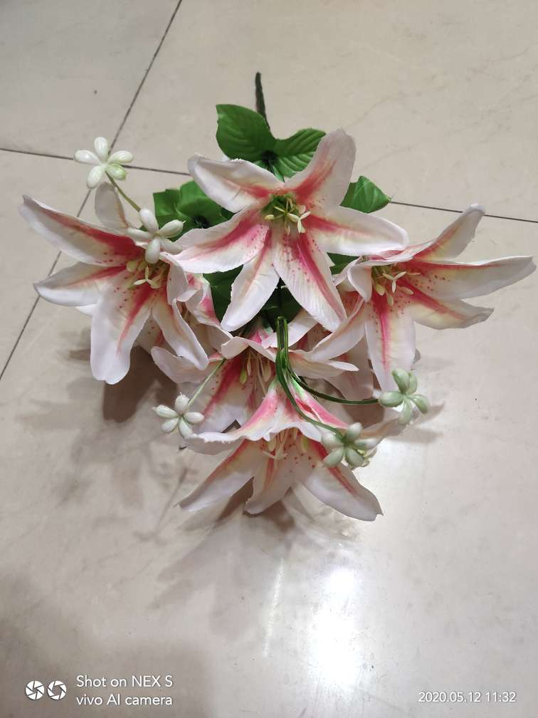 Factory direct sales with favorable prices and high-quality artificial flowers of 7-head lilies Specification image